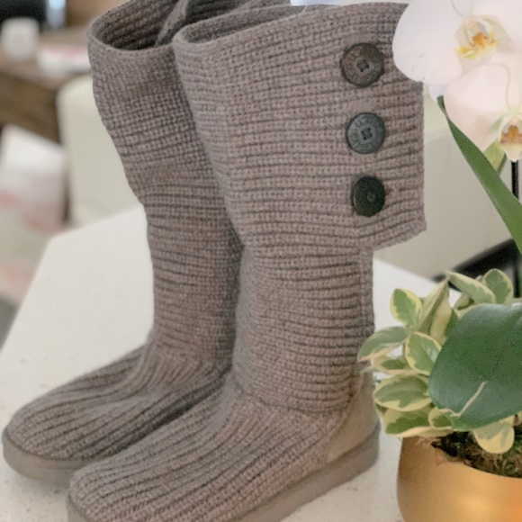UGG CLASSIC CARDY BOOT GREY 9 - Picture 1 of 6